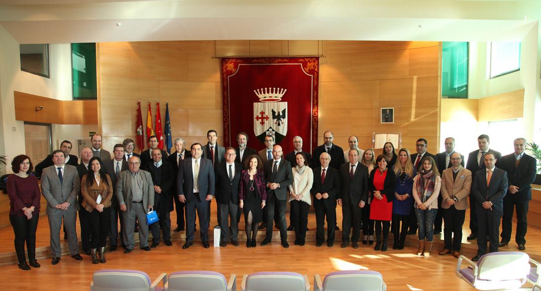 Recepción de la Delegación de la Comunidad Intermunicipal de Coimbra (Portugal) - Imagen de autoridades participantes y asistentes al acto.