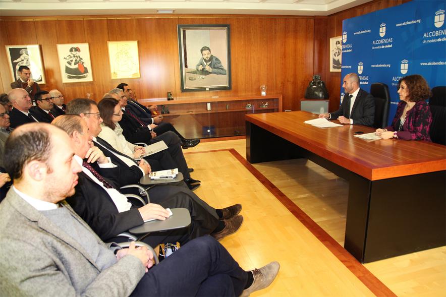 Recepción de la Delegación de la Comunidad Intermunicipal de Coimbra (Portugal) - Imagen de autoridades participantes y asistentes al acto.
