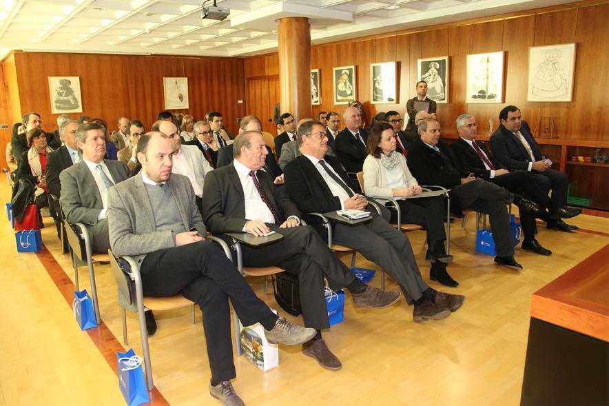 Recepción de la Delegación de la Comunidad Intermunicipal de Coimbra (Portugal) - Imagen de autoridades participantes y asistentes al acto.