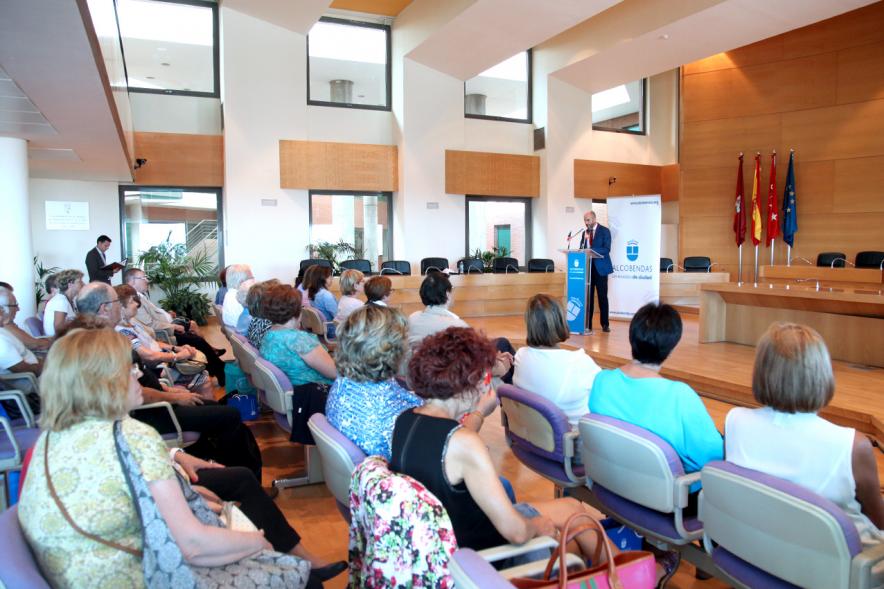 Recepción a la Asociación de Jumelage de Epinay - Imagen del público asistente al acto.