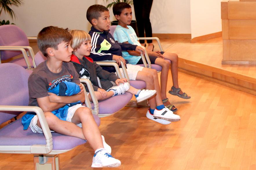 Recepción Niños Saharauis Programa Vacaciones en Paz - Los niños en la primera fila.