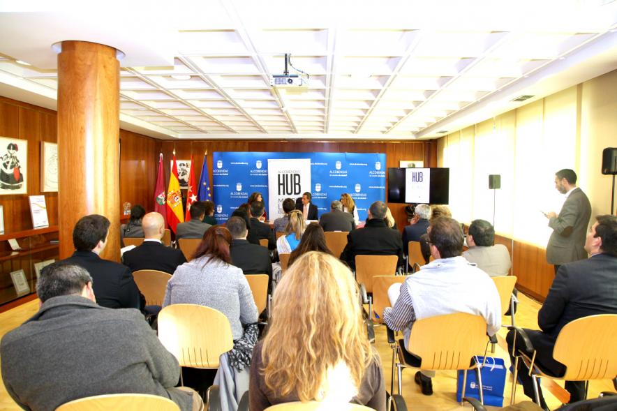 Recepción Delegación Iberoamericana IIº Edición Programa Liderazgo Público (Fundación Carolina) - Imagen trasera de los asistentes.