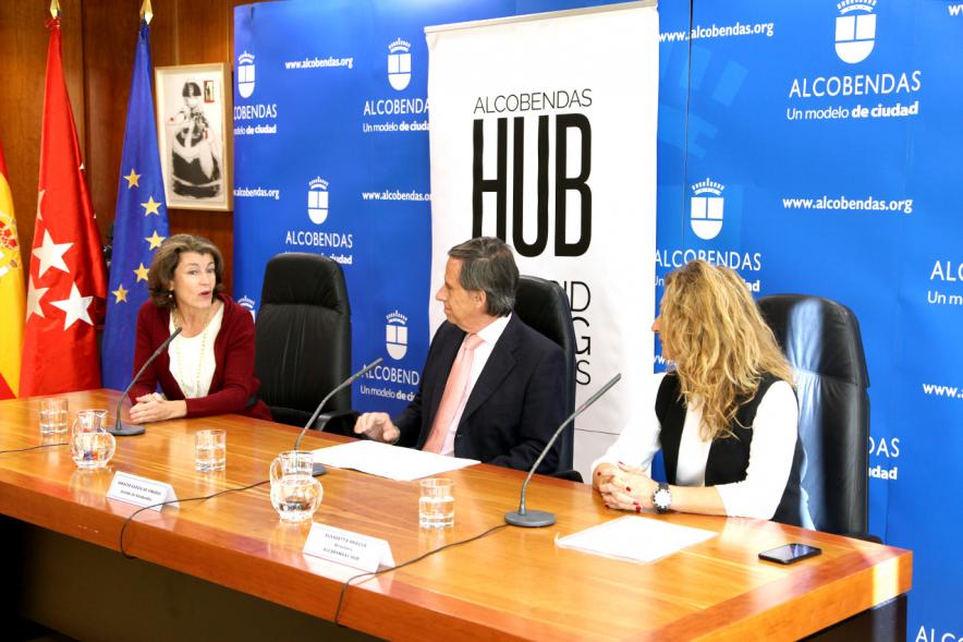 Recepción Delegación Iberoamericana IIº Edición Programa Liderazgo Público (Fundación Carolina) - Imagen de la mesa de las autoridades municipales.