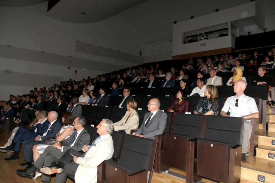Recepción Diplomática Alcobendas Gran Ciudad - Imagen del público asistente.