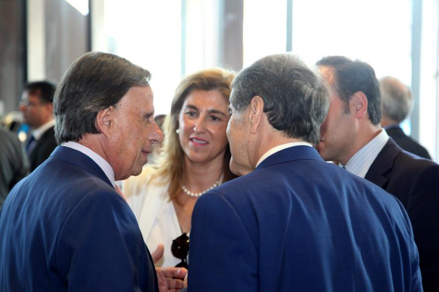 Recepción Diplomática Alcobendas Gran Ciudad - Imagen del alcalde García de Vinuesa y saludando a diferentes personas.