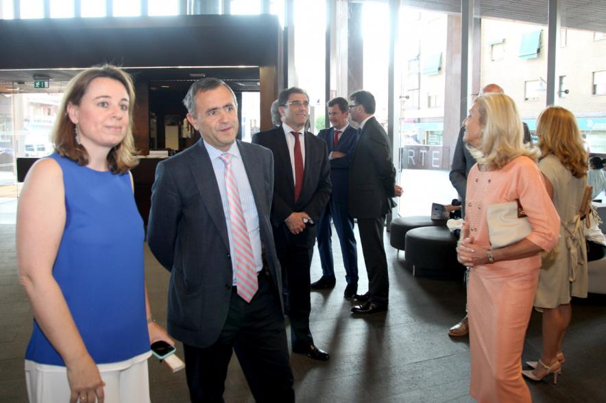 Recepción Diplomática Alcobendas Gran Ciudad - Imagen de autoridades llegando al acto.
