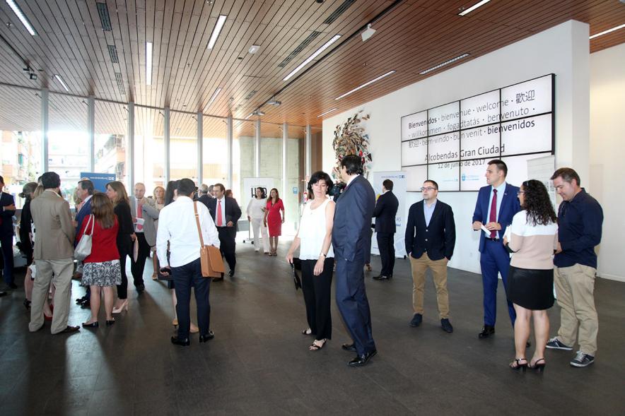 Recepción Diplomática Alcobendas Gran Ciudad - Imagen panorámica del del hall donde se celebra el acto.