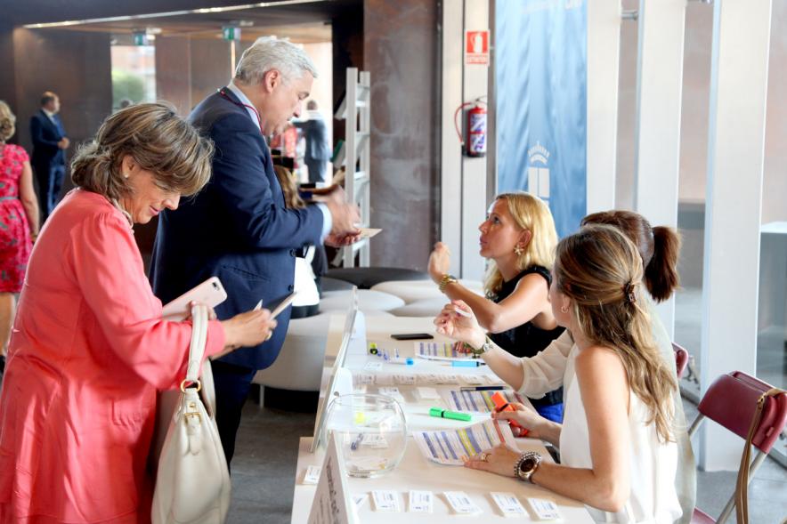 Recepción Diplomática Alcobendas Gran Ciudad - Imagen del hall donde los asistentes al acto recogen sus acreditaciones.