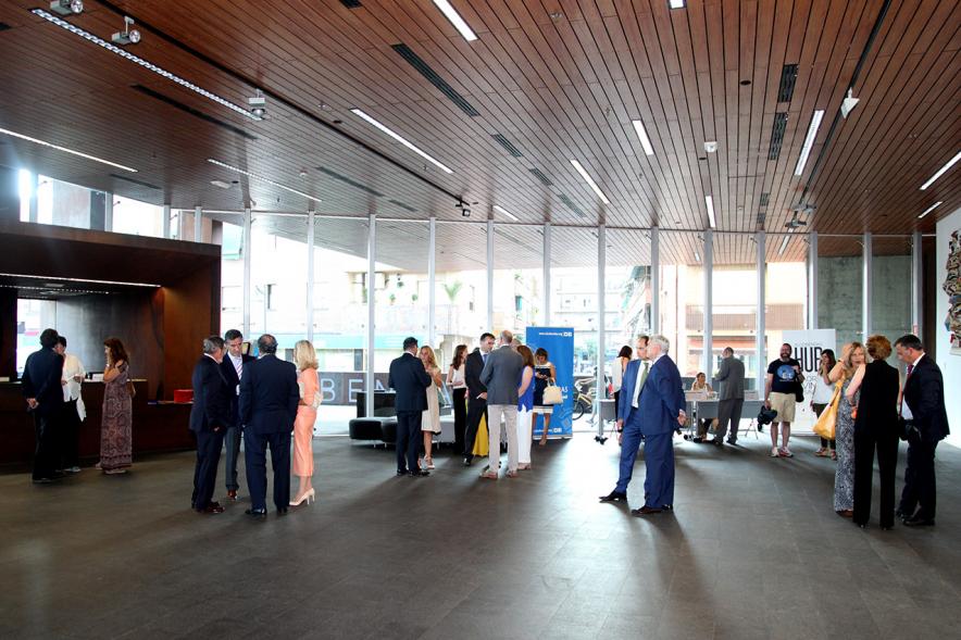 Recepción Diplomática Alcobendas Gran Ciudad - Imagen panorámica del del hall donde se celebra el acto.