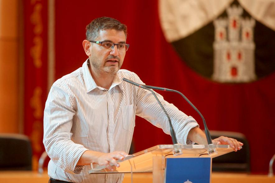Recepción Equipo Fútbol Americano Royal Oaks Knights -  Discurso del alcalde Sánchez Acera, a los asistentes.
