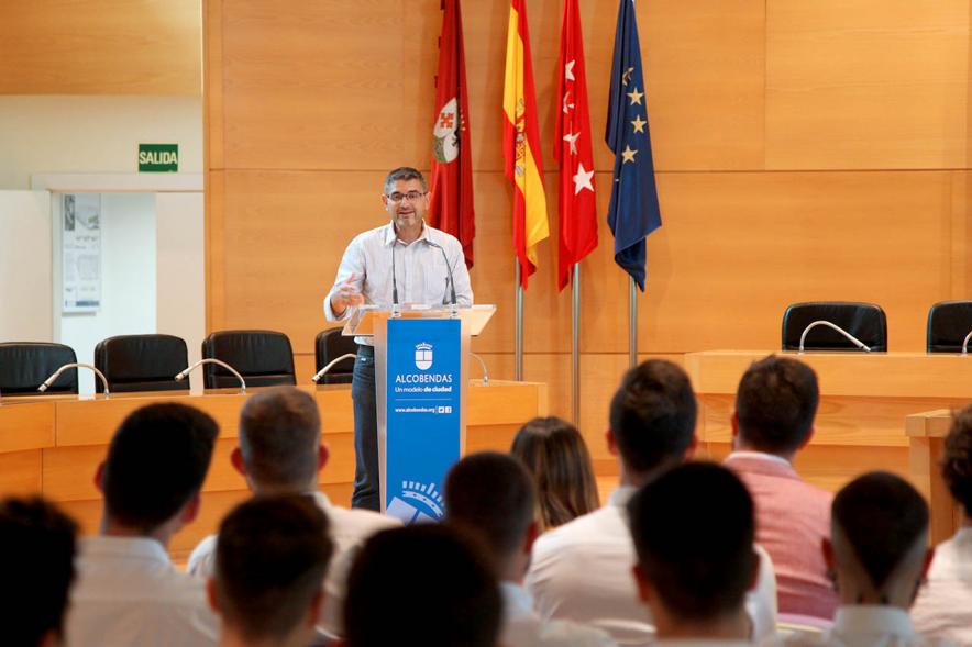 Recepción Equipo Fútbol Americano Royal Oaks Knights - Discurso del alcalde Sánchez Acera, a los asistentes.