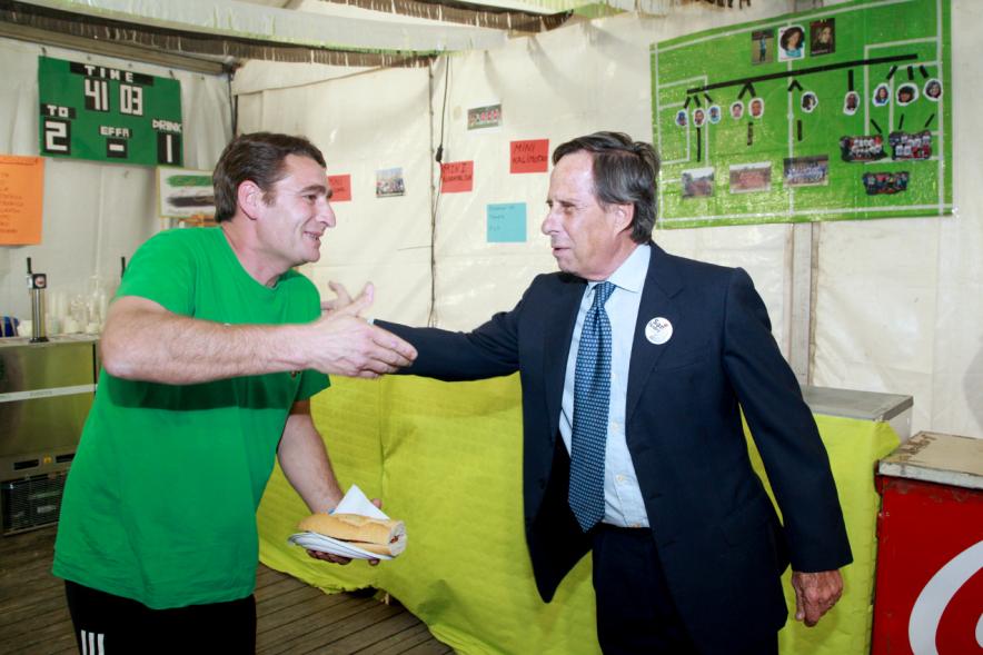 Alcalde García De Vinuesa durante la visita