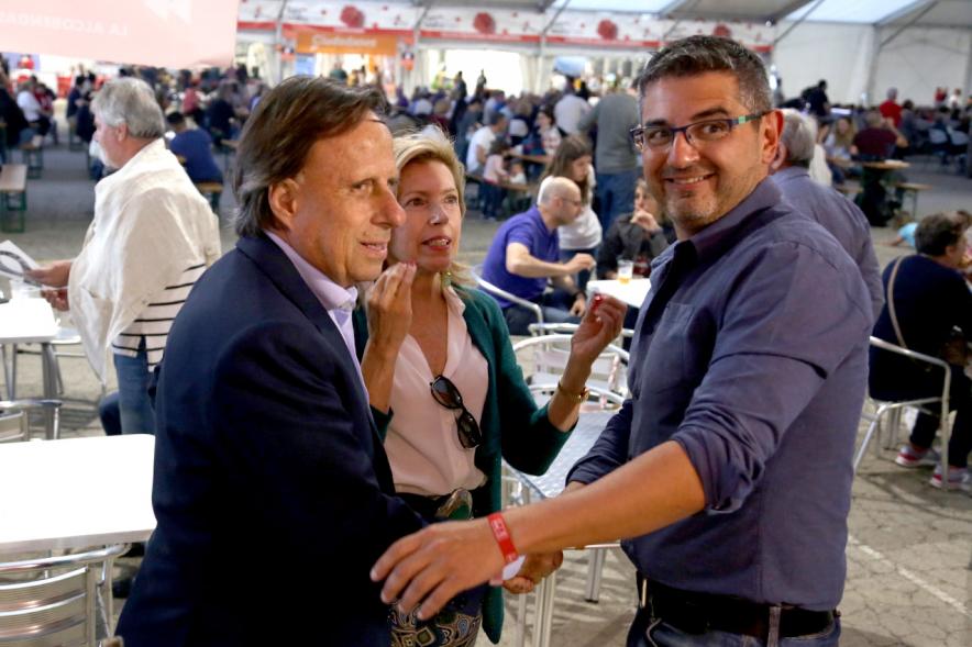 Miembros del consistorio charlando