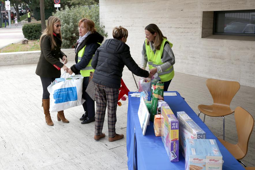 Campaña de Recogida de Juguetes -  El equipo recoge los juguetes.