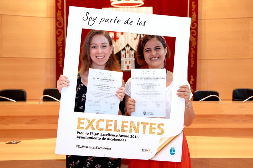 Reconocimiento Alumnas con Mejor Expediente Curso 2016-17 - Photocall de las alumnas  excelentes.