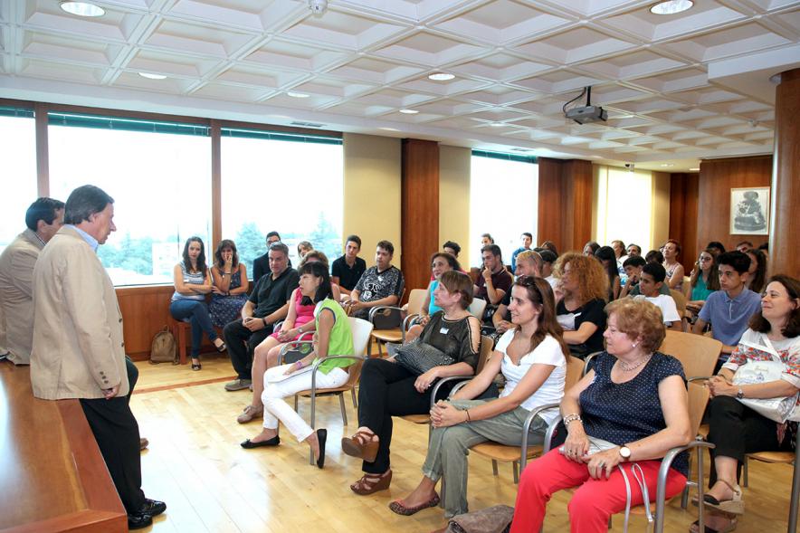 Reconocimiento Alumna ESO Colegio Juan XXIII - El alcalde presenta el acto.