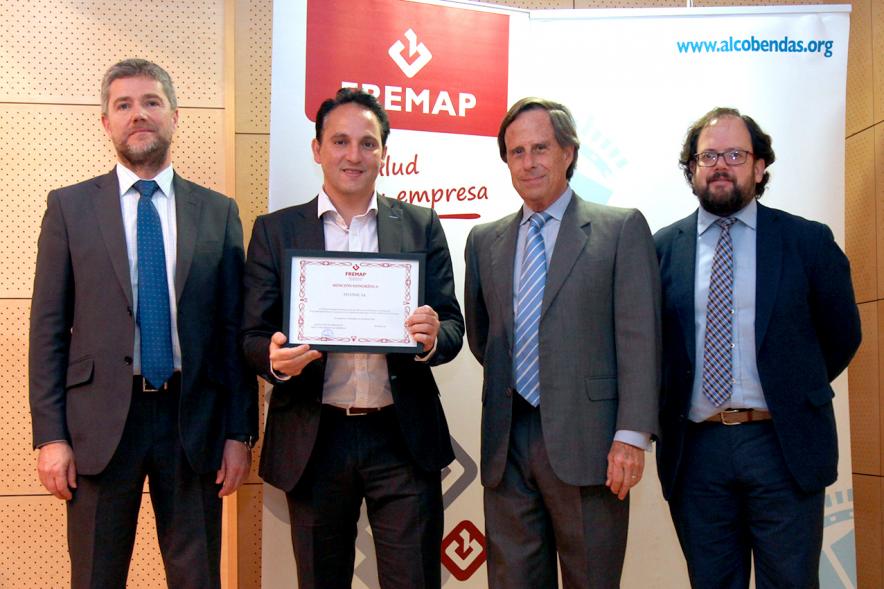 Reconocimientos FREMAP -Posado de las autoridades con los premiados  de Fremap.
