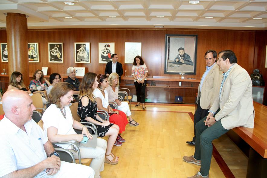 Reconocimiento Alumnas con Mejor Expediente Curso 2016-17 - Charla distendida de las autoridades.