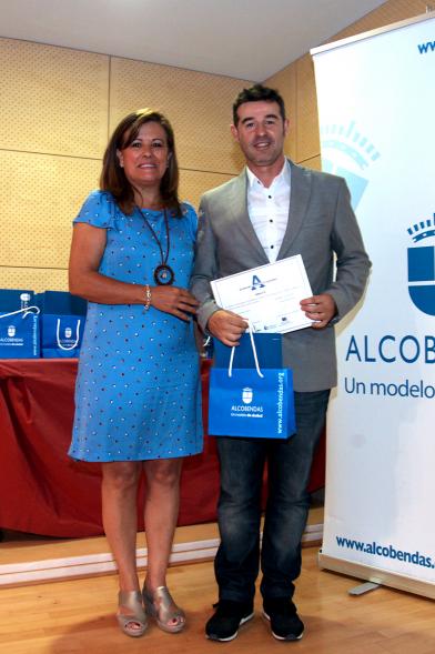 Entrega Reconocimiento Empresas por Igualdad Salarial y Alcobendas Concilia - Imagen de uno de los homenajeados.