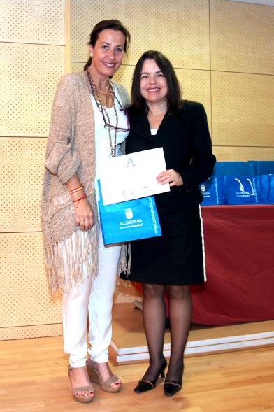 Entrega Reconocimiento Empresas por Igualdad Salarial y Alcobendas Concilia - Imagen de una de las homenajeadas.