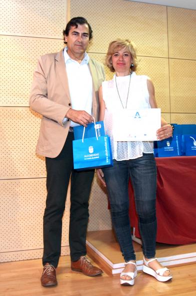 Entrega Reconocimiento Empresas por Igualdad Salarial y Alcobendas Concilia - Imagen de una de las homenajeadas.