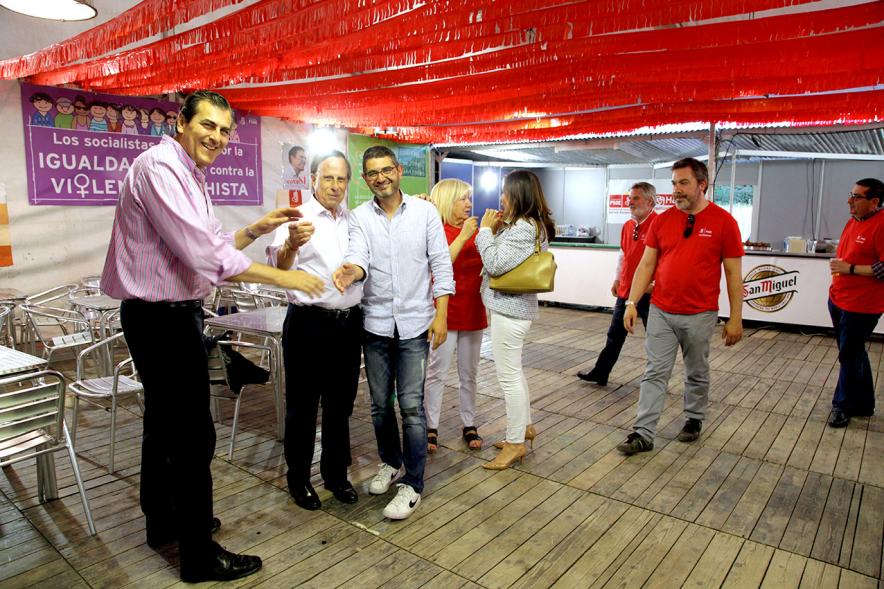 Delegación municipal durante la visita