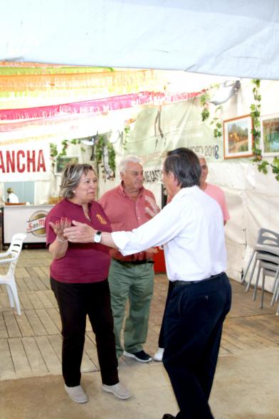 Alcalde con voluntarios