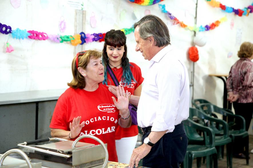 Alcalde con voluntarios