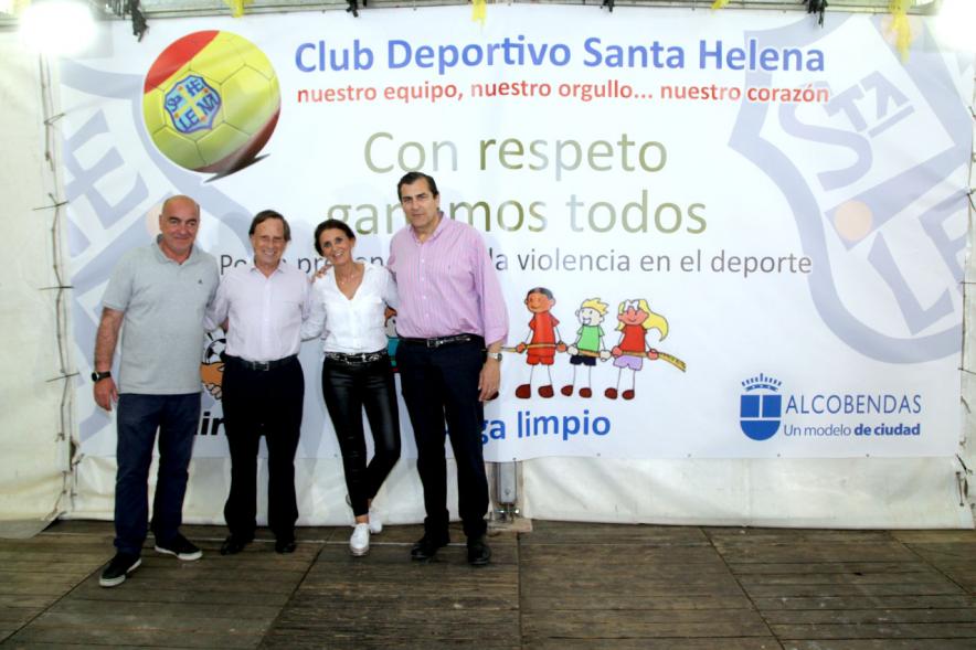 Autoridades en caseta del club deportivo Santa Helena