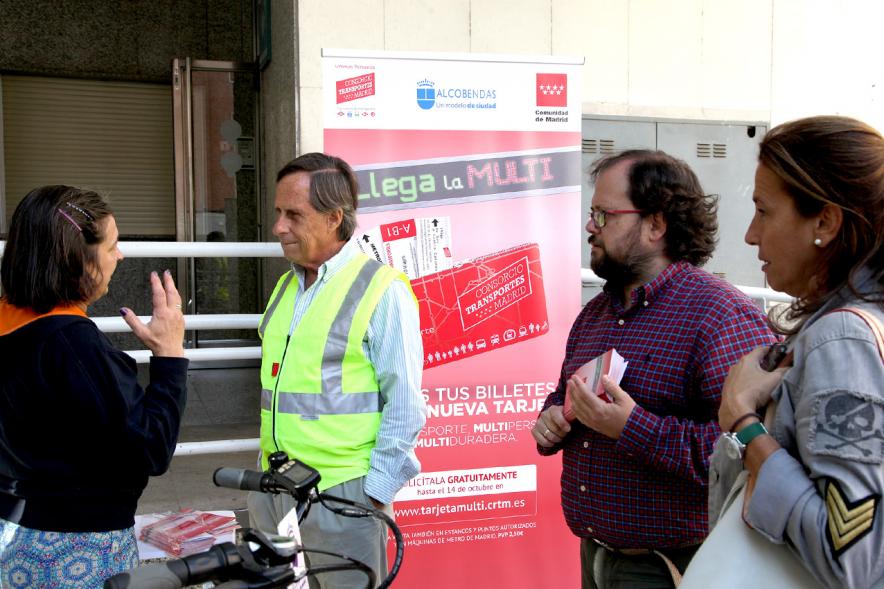 Semana de la Movilidad - Recorrido en Bicicleta -  El alcalde y el concejal con una organizadora.