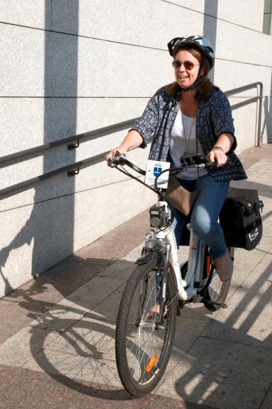 Semana de la Movilidad - Recorrido en Bicicleta - Una participante en bicicleta.