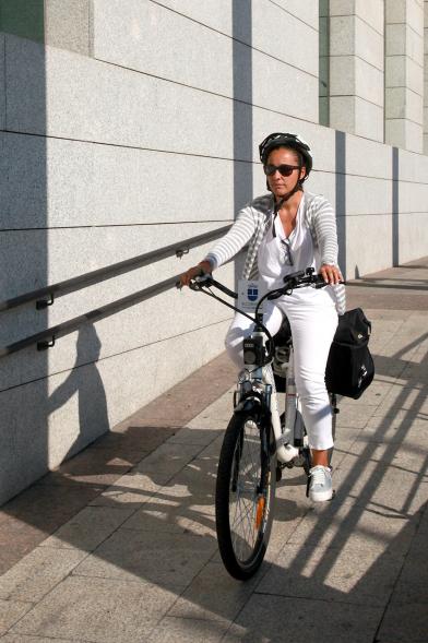 Semana de la Movilidad - Recorrido en Bicicleta - Una  participante en bicicleta.