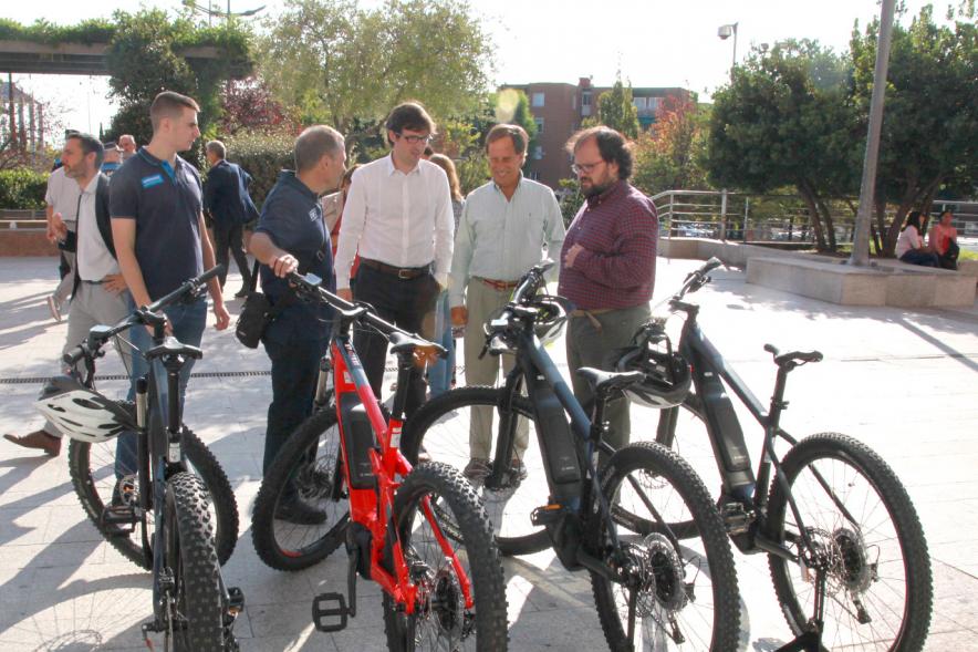 Semana de la Movilidad - Recorrido en Bicicleta - Las autoridades junto a las bicicletas.