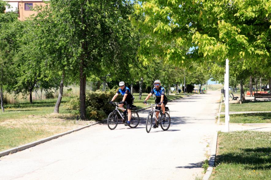 Refuerzo de Patrullaje en Bicicleta de la Policía Local - Imagen de policías patrullando en bicicleta.