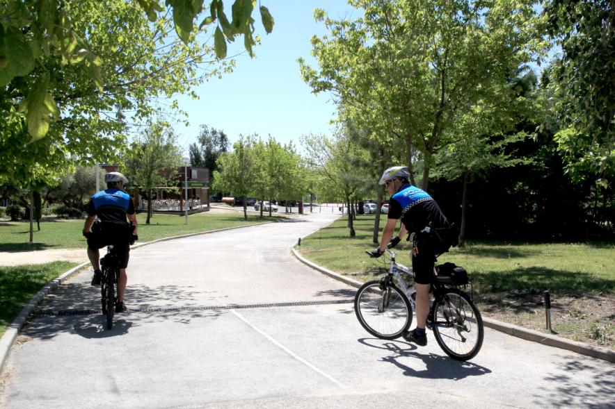 Refuerzo de Patrullaje en Bicicleta de la Policía Local - Imagen de policías patrullando en bicicleta.