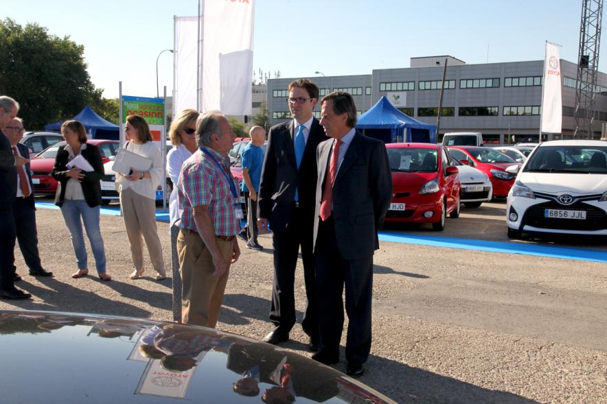 Inauguración de la 8ª Feria de Vehículo de Ocasión -  El alcalde en la feria.