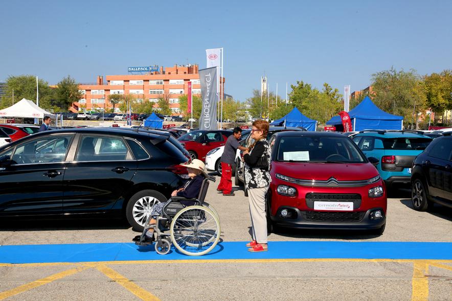 Inauguración Renovauto 2017 - Toma frontal  de los coches expuestos.