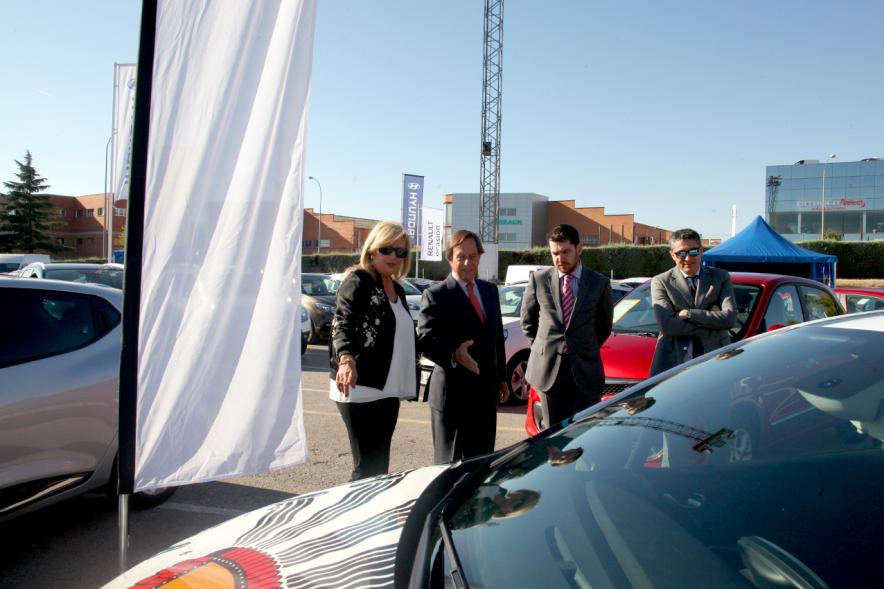 Inauguración de la 8ª Feria de Vehículo de Ocasión - El alcalde en la feria.