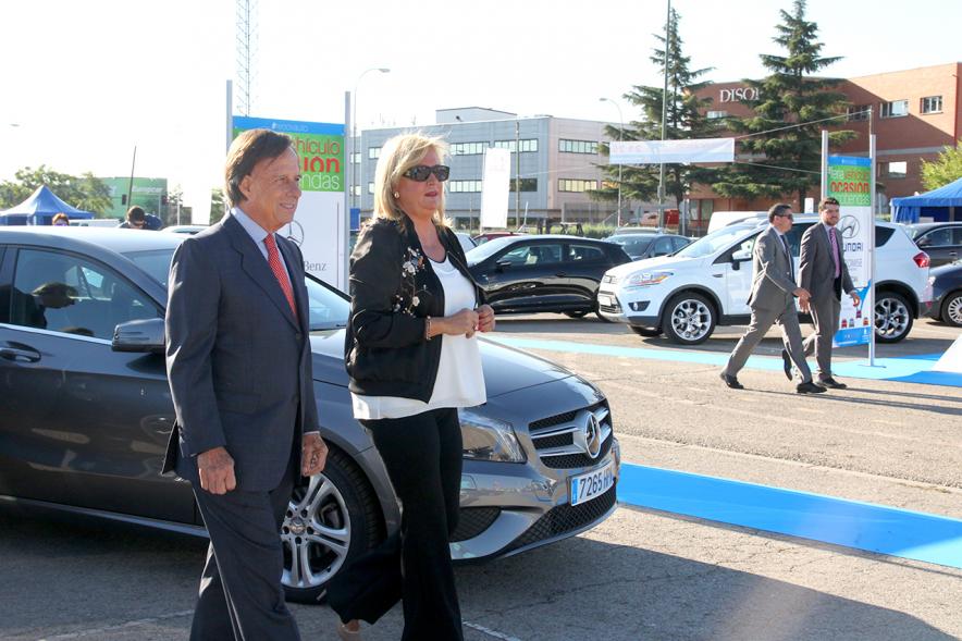 Inauguración de la 8ª Feria de Vehículo de Ocasión -  El alcalde en la feria.
