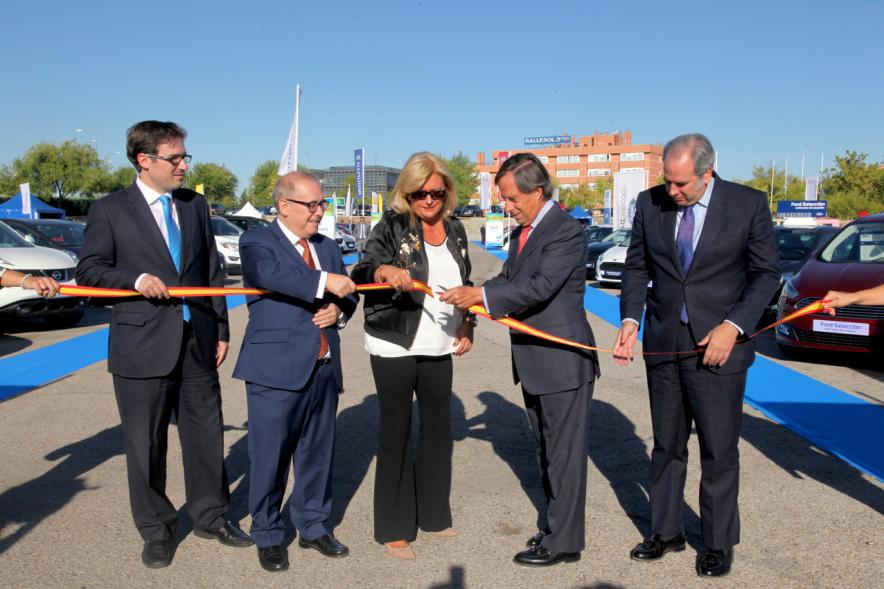 Inauguración de la 8ª Feria de Vehículo de Ocasión - El alcalde inaugura la feria.