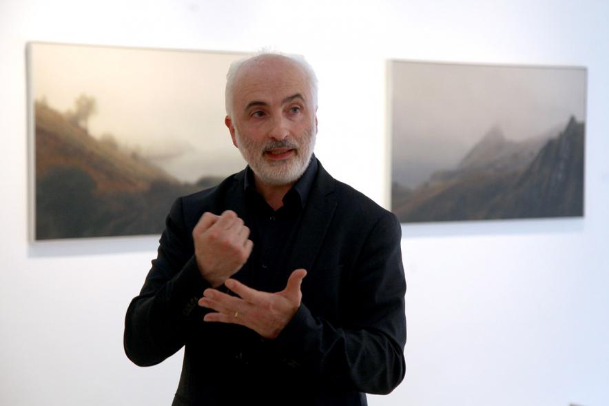 Inauguración Exposición "Requiem" en el C.C. Anabel Segura - Imagen primer plano del autor de la exposición Jesús Manse.