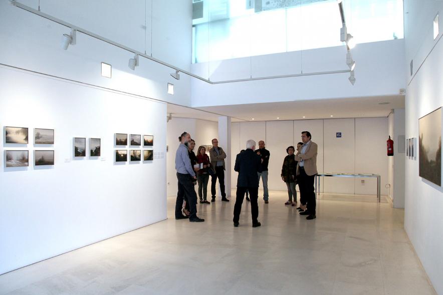 Inauguración Exposición "Requiem" en el C.C. Anabel Segura - Imagen panorámica de la sala donde se celebra la exposición.