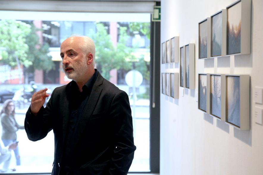Inauguración Exposición "Requiem" en el C.C. Anabel Segura - Imagen primer plana del autor de la exposición Jesús Manse 