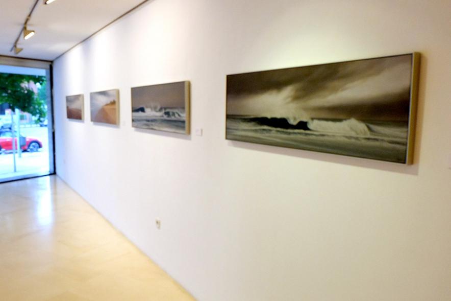 Inauguración Exposición "Requiem" en el C.C. Anabel Segura - Imagen de unas pinturas expuestas.