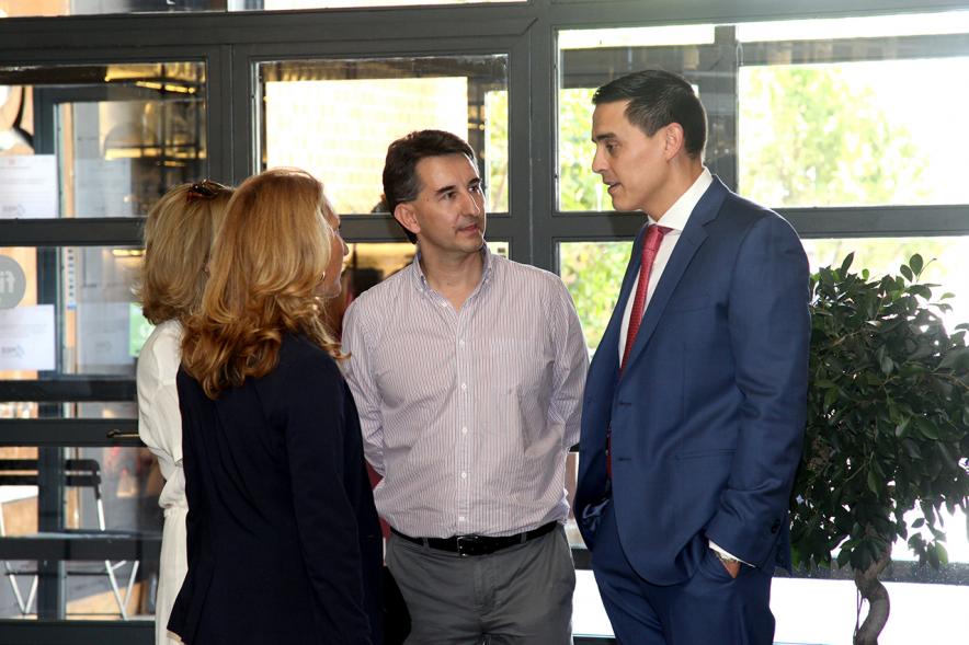 Inauguración Restaurante La Roseta - Imagen de personas asistentes a la inauguración.