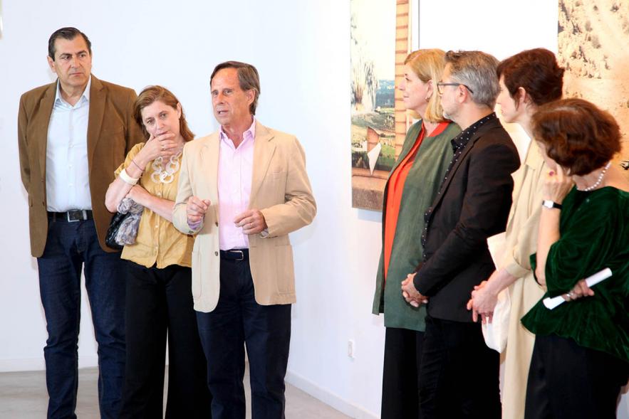 Alcalde Ignacio de Vinuesa, Roger Grasa, autoridades y visitantes . Inauguración Exposición Roger Grasas -2019