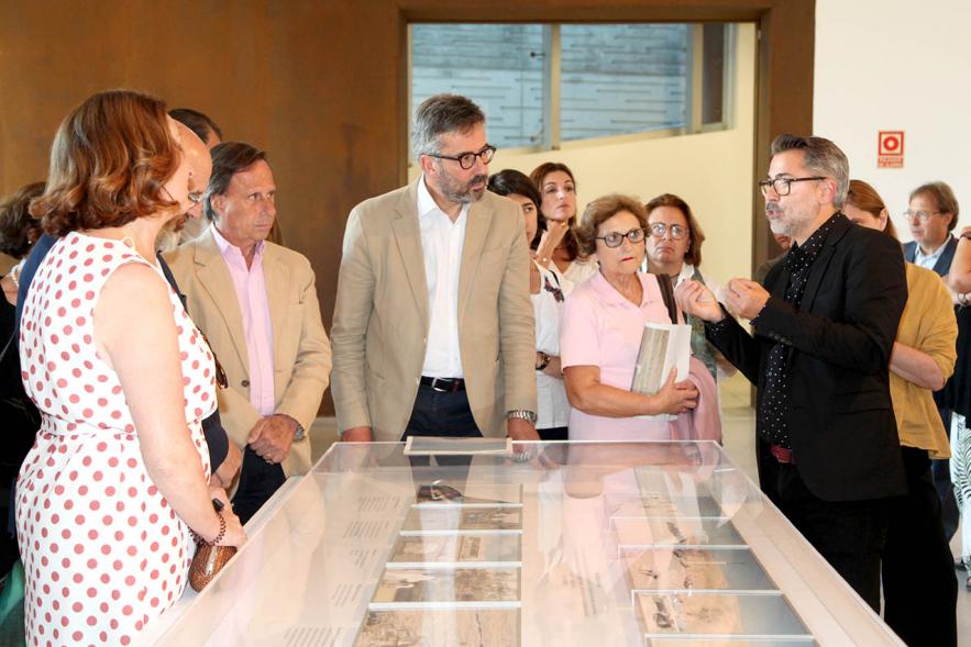 Roger Grasa, Alcalde Ignacio de Vinuesa, autoridades y visitantes . Inauguración Exposición Roger Grasas -2019