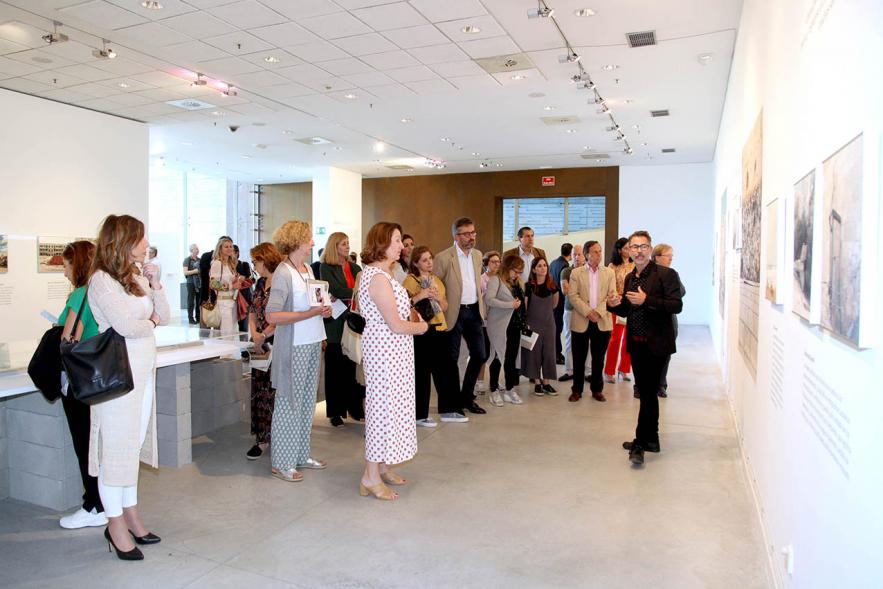 Roger Grasa, Alcalde Ignacio de Vinuesa, autoridades y visitantes . Inauguración Exposición Roger Grasas -2019