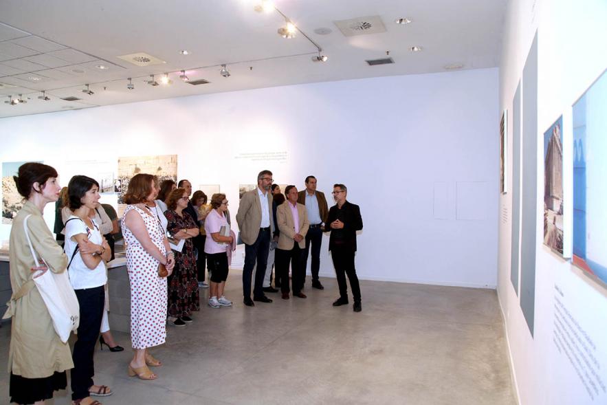 Roger Grasa, Alcalde Ignacio de Vinuesa, autoridades y visitantes . Inauguración Exposición Roger Grasas -2019
