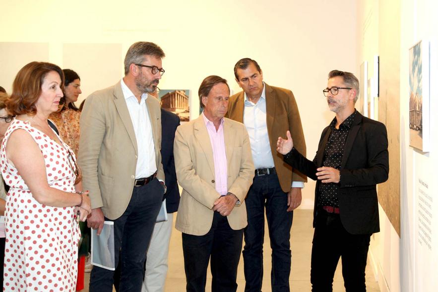 Roger Grasa, Alcalde Ignacio de Vinuesa, autoridades y visitantes . Inauguración Exposición Roger Grasas -2019